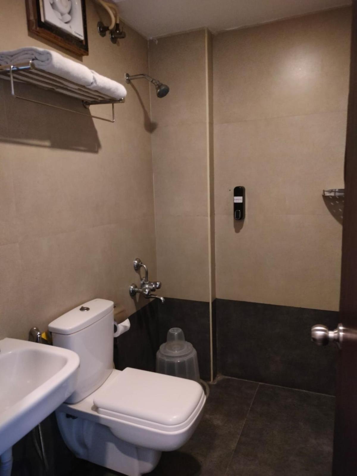 Astra Hotels & Suites - Hsr Layout Sector 1, Near Ecospace Bellandur バンガロール エクステリア 写真