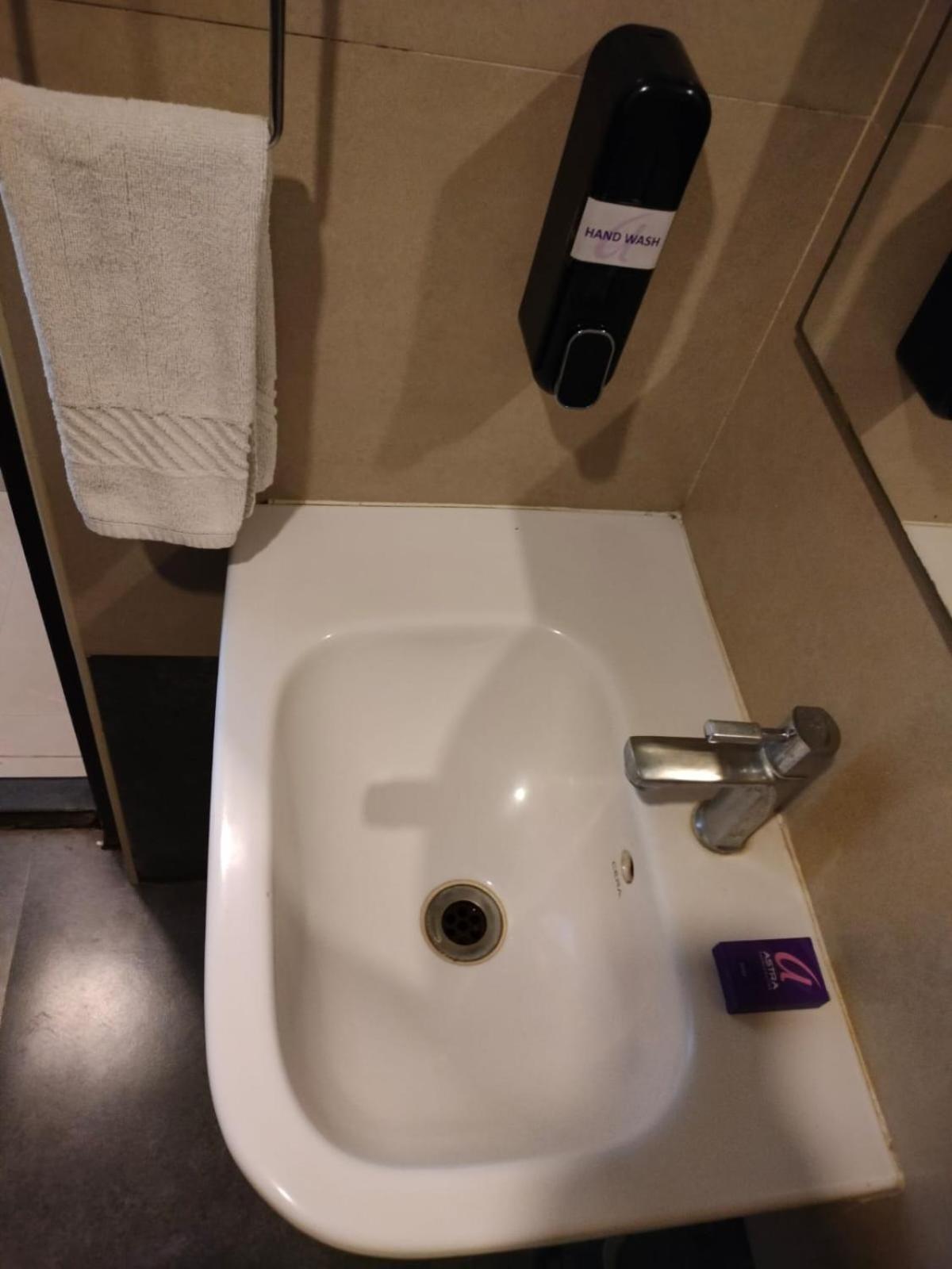 Astra Hotels & Suites - Hsr Layout Sector 1, Near Ecospace Bellandur バンガロール エクステリア 写真
