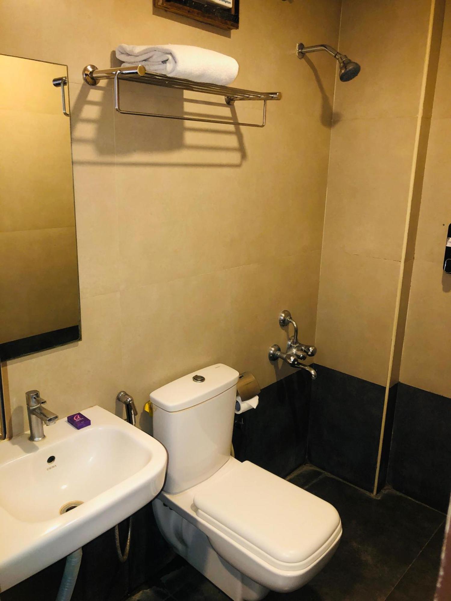 Astra Hotels & Suites - Hsr Layout Sector 1, Near Ecospace Bellandur バンガロール エクステリア 写真