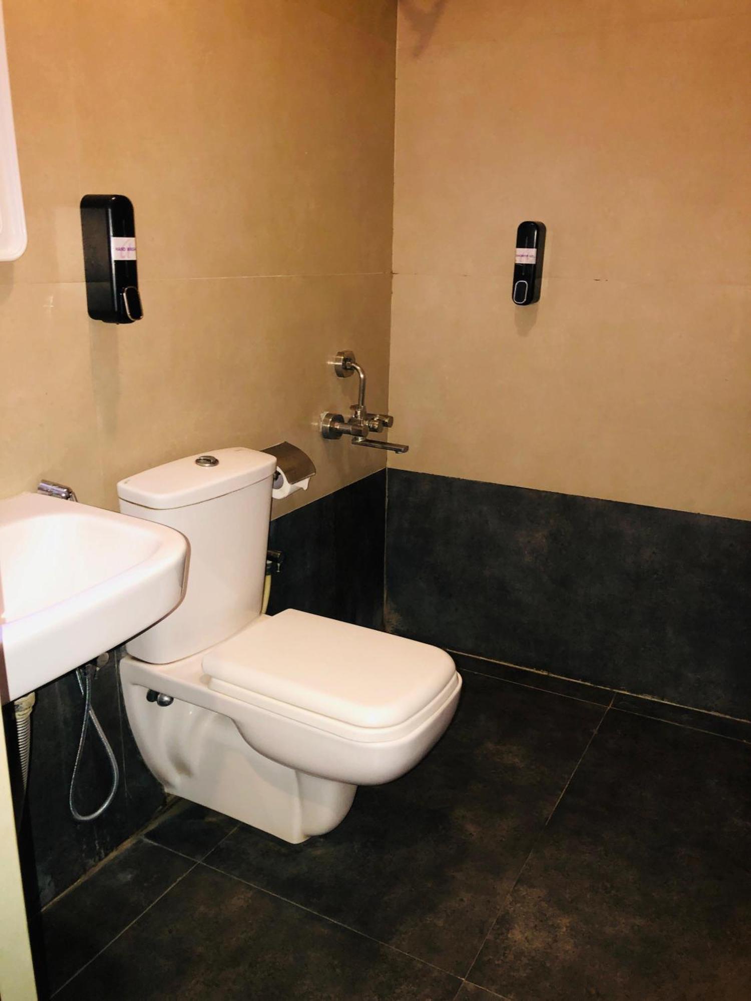 Astra Hotels & Suites - Hsr Layout Sector 1, Near Ecospace Bellandur バンガロール エクステリア 写真