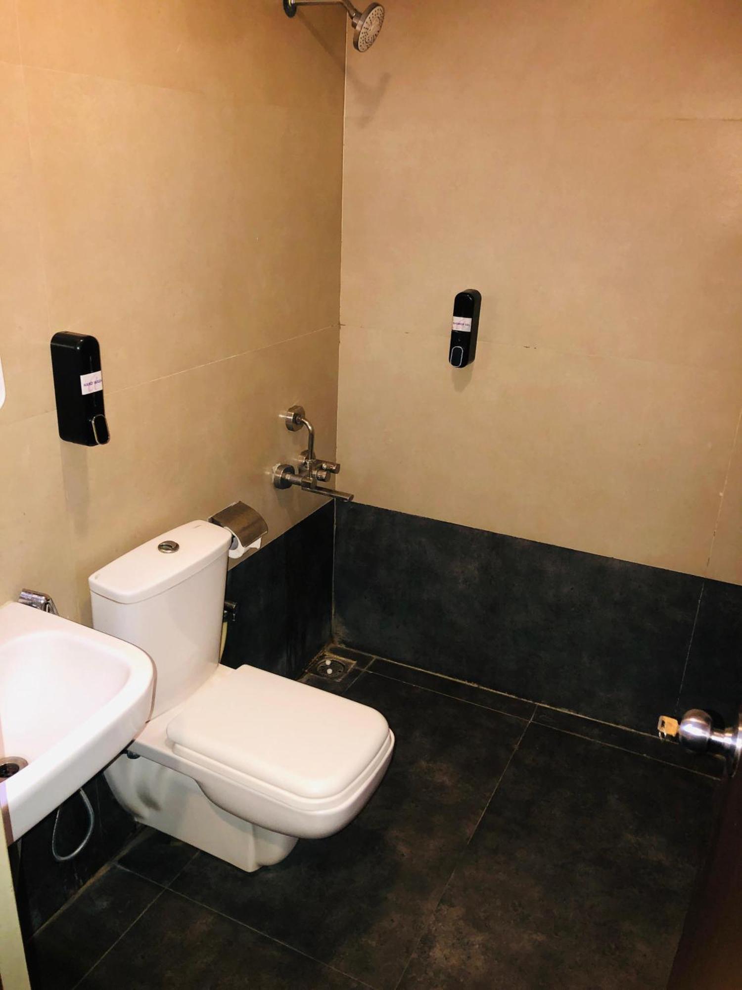 Astra Hotels & Suites - Hsr Layout Sector 1, Near Ecospace Bellandur バンガロール エクステリア 写真
